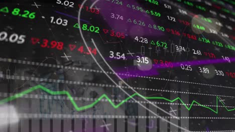 animación de escaneo de alcance sobre procesamiento de datos financieros y hombre de negocios en fondo negro.