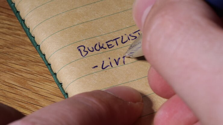 Person write bucket list - live