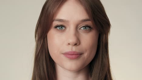 Portrait-of-cheerful-caucasian-woman-in-the-studio.