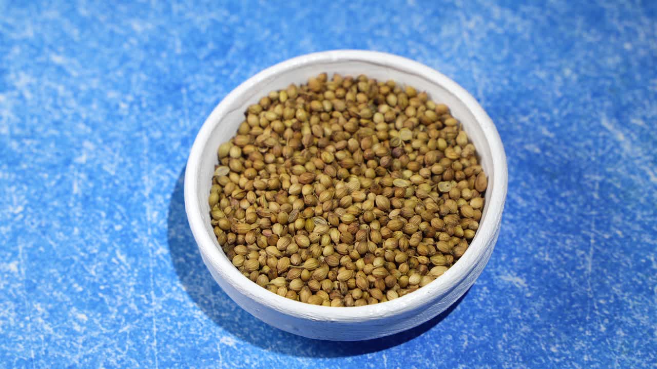 Coriander seeds are kept in a bowl