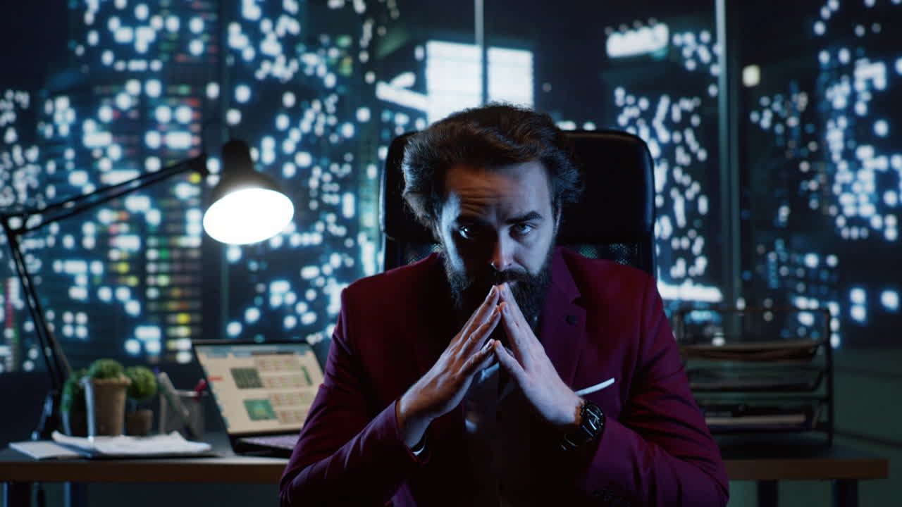 oligarca influyente ganando riqueza y reputación