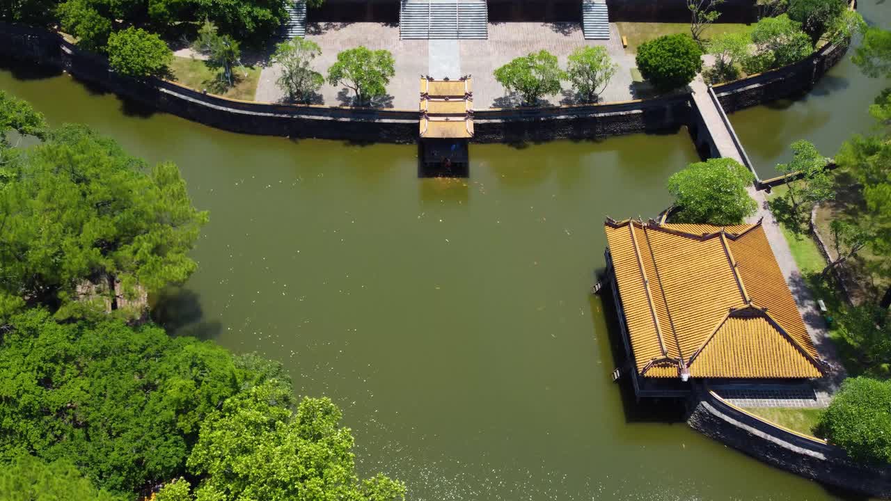 vista a vista de pájaro del mausoleo del emperador thu duc
