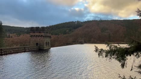 derwent and howden dam peak district national park in the upper derwent valley in the north of derbyshire