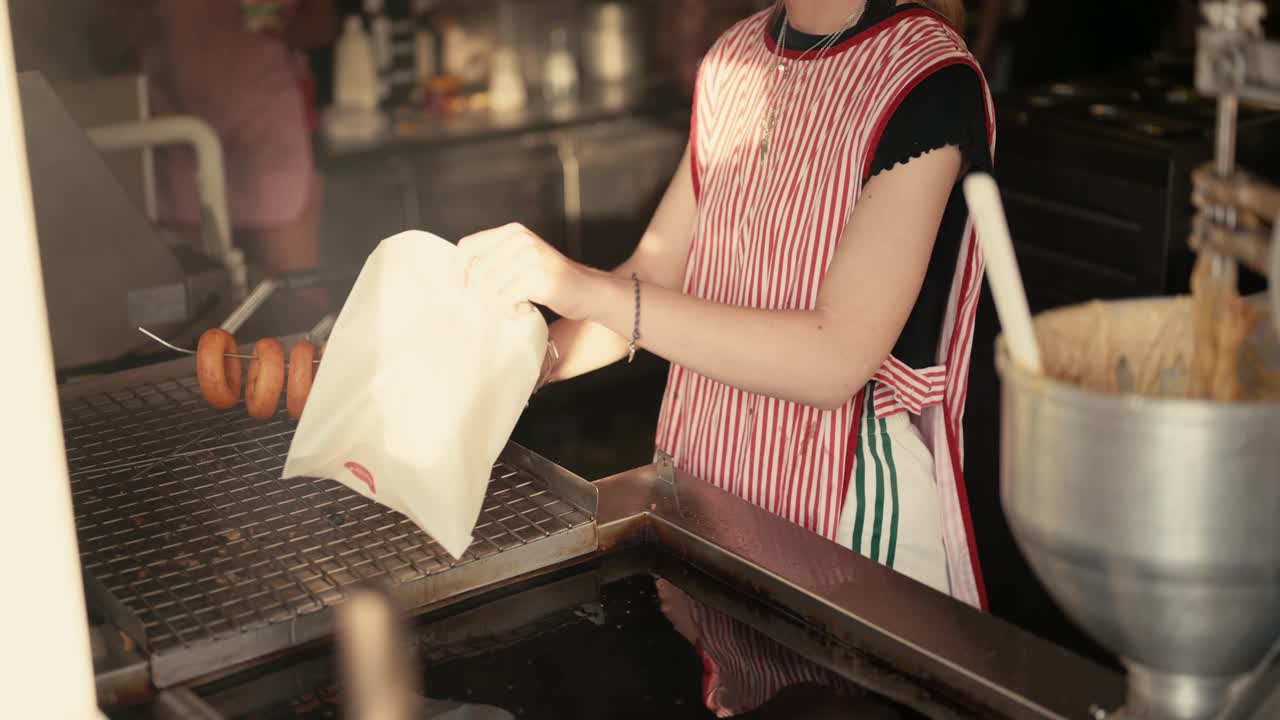 기름에 튀긴 도넛, 슬로우 모션-1