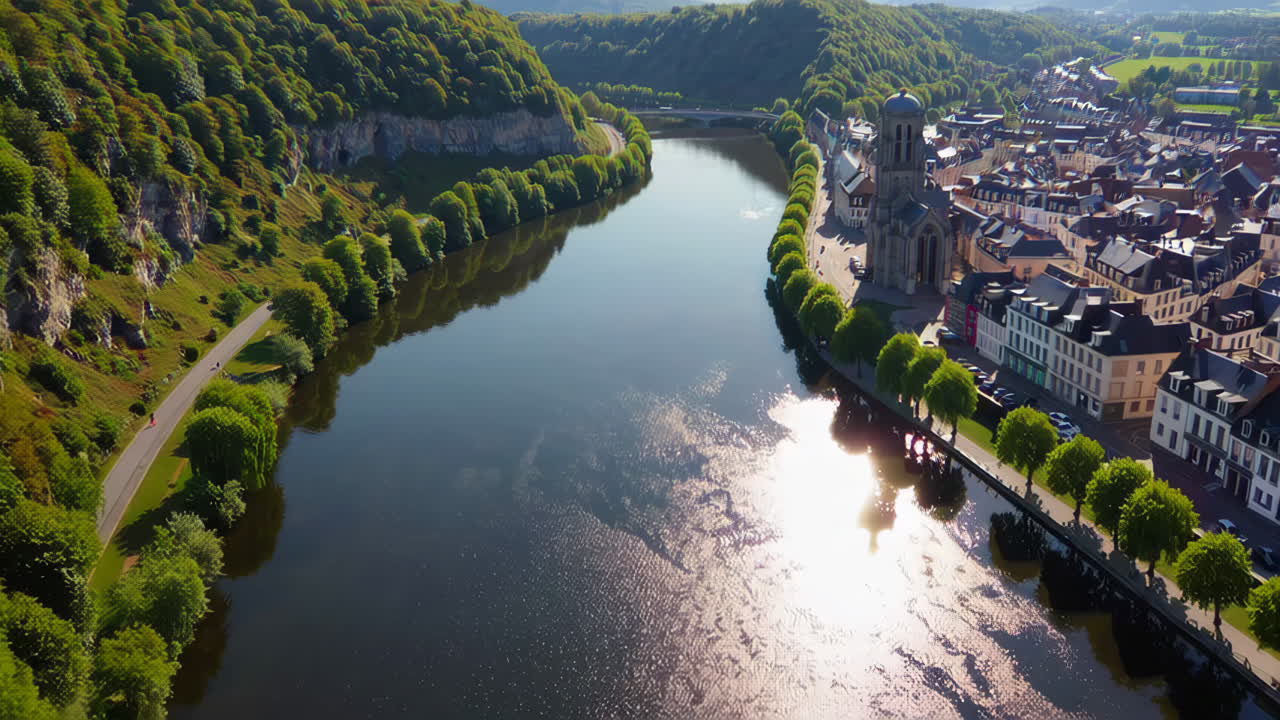Vista aerea di un'incantevole cittadina francese