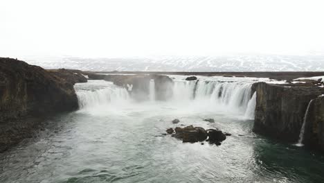 Cascada-De-Godafoss-En-El-Norte-De-Islandia