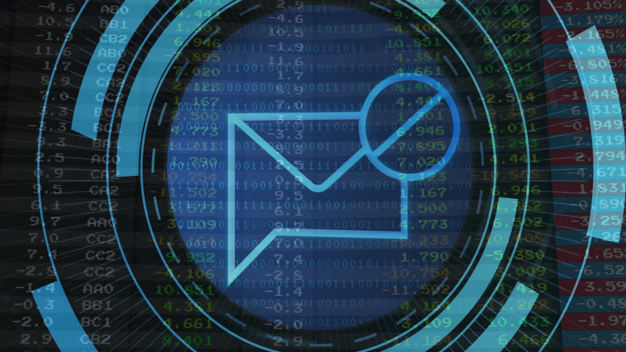 icono de correo electrónico y animación de lupa sobre código binario y datos financieros