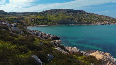 Playa-Costera-Turquesa-En-La-Isla-De-Malta