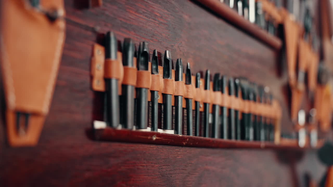 가죽 작업을 위한 선반, 세트 및 도구