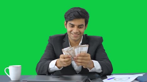 Indischer-Geschäftsmann-Mit-Haltung,-Der-Das-Geld-Zählt,-Grüner-Bildschirm