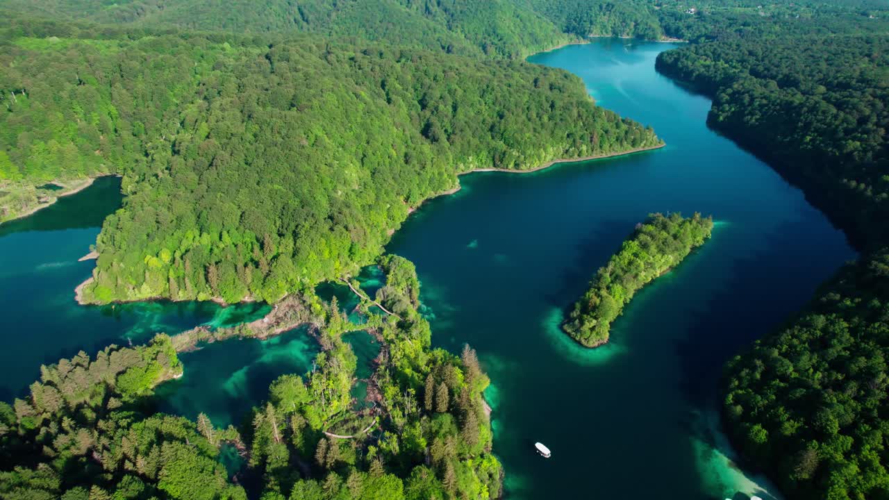 el impresionante parque nacional de los lagos de plitvice, croacia