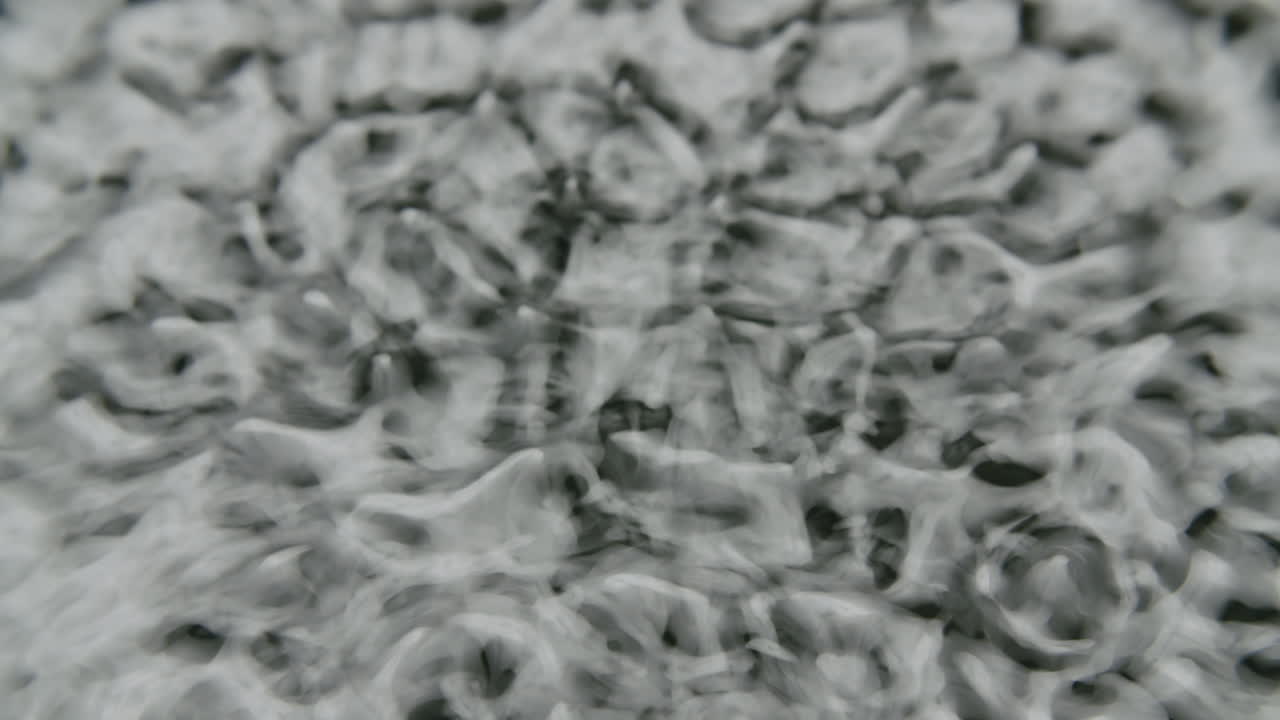 물 위의 사이매틱 패턴