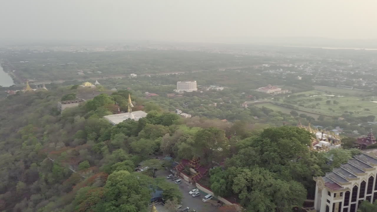 pagoda de mandalay hill en el centro de mandalay, myanmar durante la puesta de sol-1