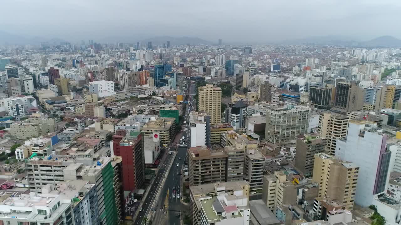 vista aérea de una ciudad densamente poblada
