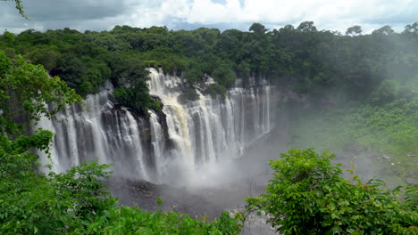 La-Famosa-Cascada-De-Kalandula-En-Angola,-áfrica