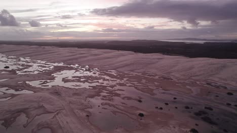 Vista-Panorámica-De-Las-Dunas-De-Arena-De-Stockton-Y-La-Playa-Al-Amanecer-En-Nsw,-Australia