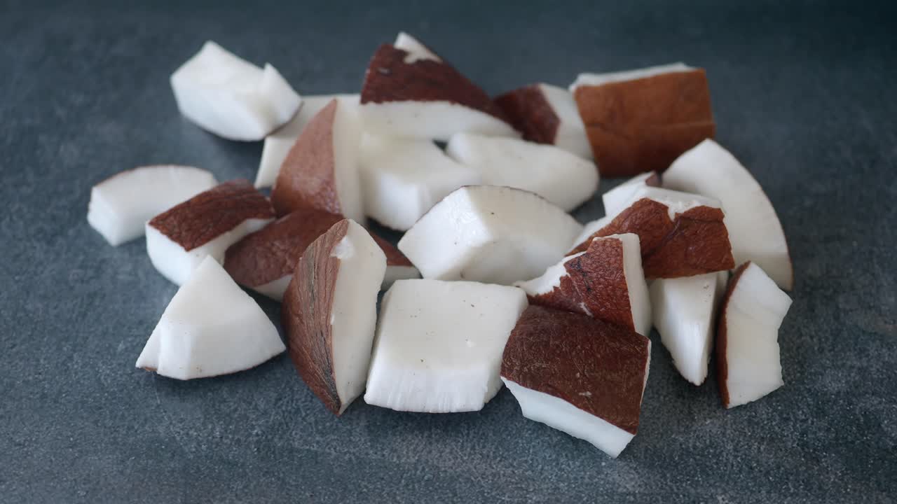 trozos de coco picados