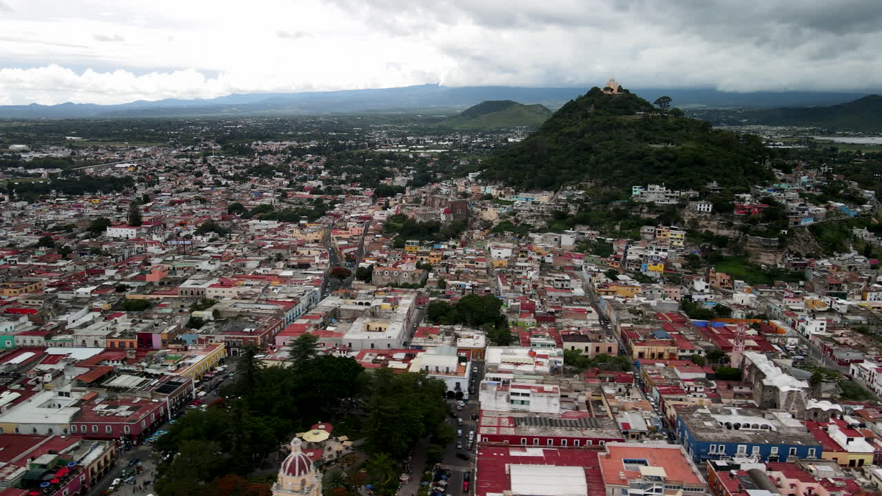 vista lateral de drones de atlixco en méxico.