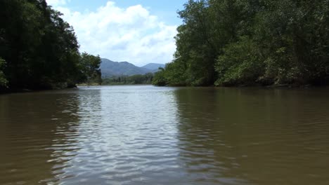 Río-Tarcoles-En-Costa-Rica,-Hermosos-Paisajes