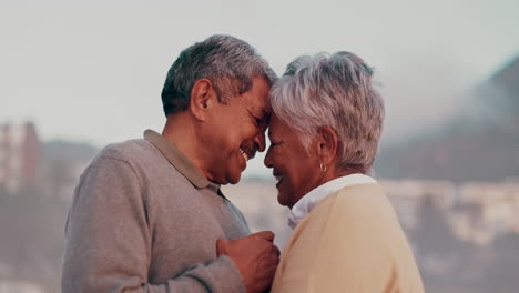 Danza,-Amor-Y-Feliz-Pareja-De-Ancianos-En-La-Playa.