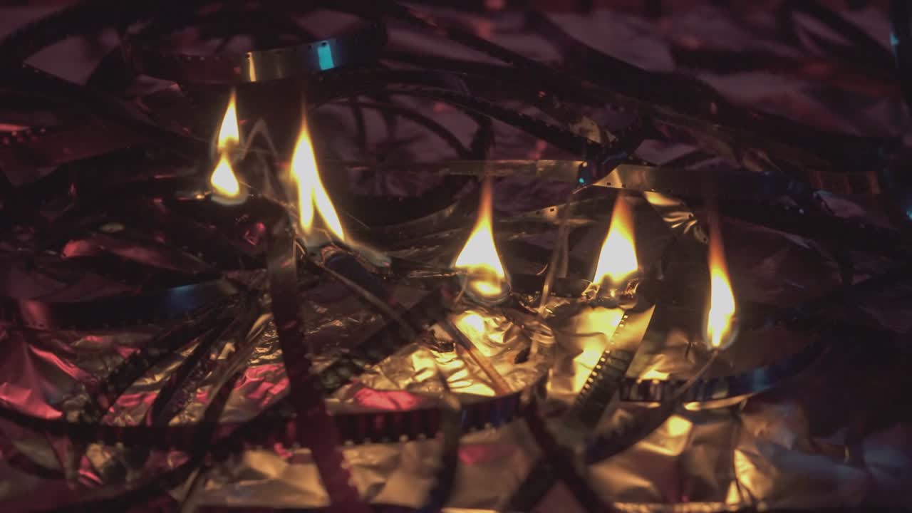 8mm 필름을 태우십시오.