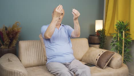 El-Viejo-Del-Anillo-Está-Emocionado.-Propuesta-De-Matrimonio.