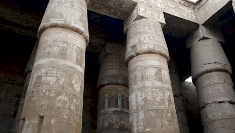 Beeindruckende-Strukturen-Des-Karnak-Tempels-In-Luxor,-Ägypten