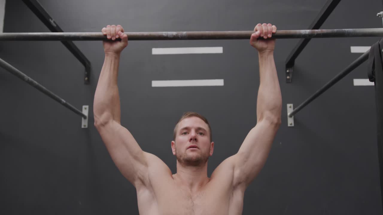 entrenamiento cruzado en un gimnasio