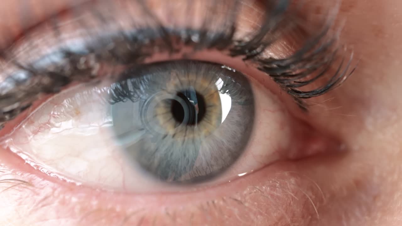 여자 단일 눈 가까이