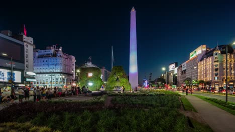 아르헨티나 부에노스아이레스 (buenos aires) 의 상징적인 오벨리스크 (obelisk) 의 타임스 뷰 (timelapse view)
