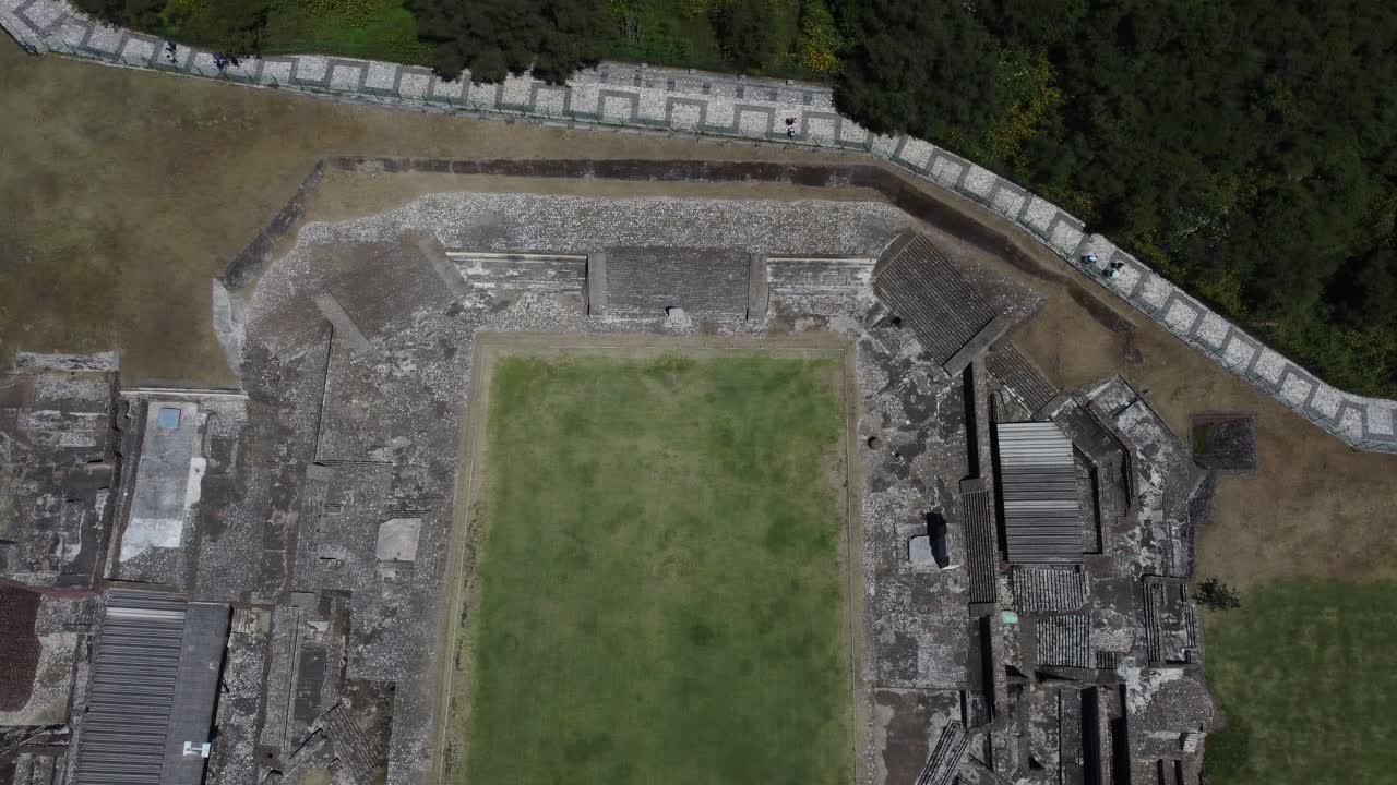 el sótano de la pirámide de cholula, puebla, méxico