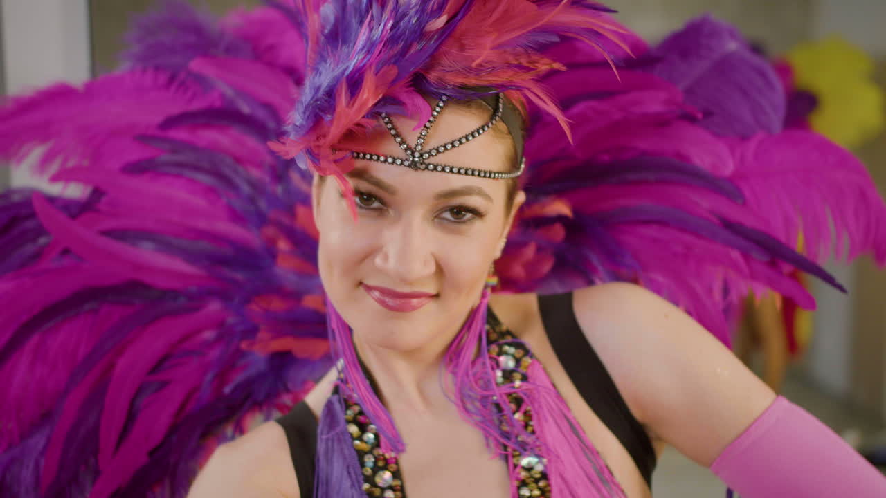 카바레 소녀 춤과 카메라를 찾고