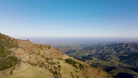 Pie-De-Colinas-A-Lo-Largo-Del-Parque-Estatal-Mount-Diablo-Clayton,-California