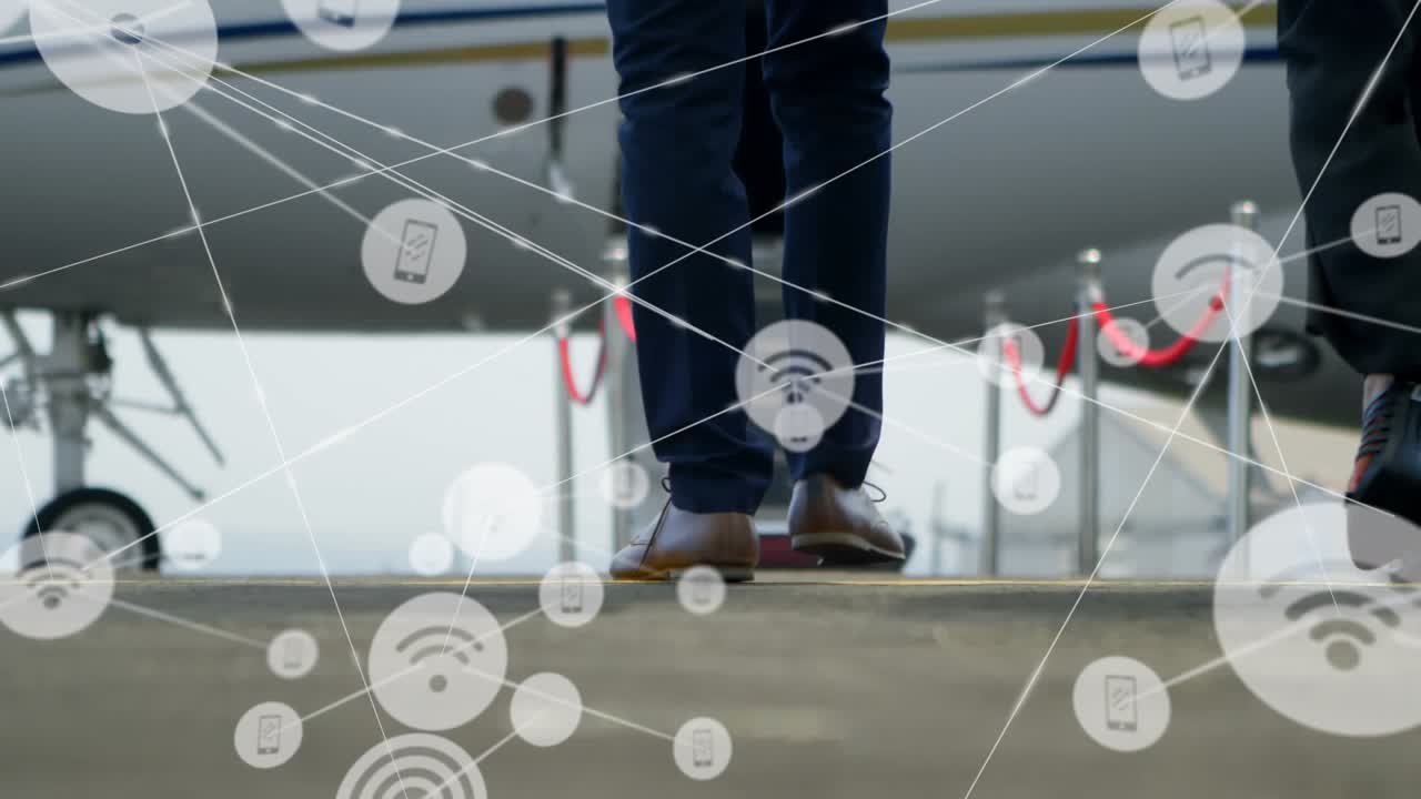 Animação de Rede de Conexões Sobre Pessoas de Negócios Caminhando no Aeroporto