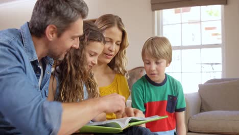 Glückliches-Familienlesebuch