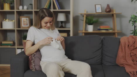 pregnant woman with baby shoes