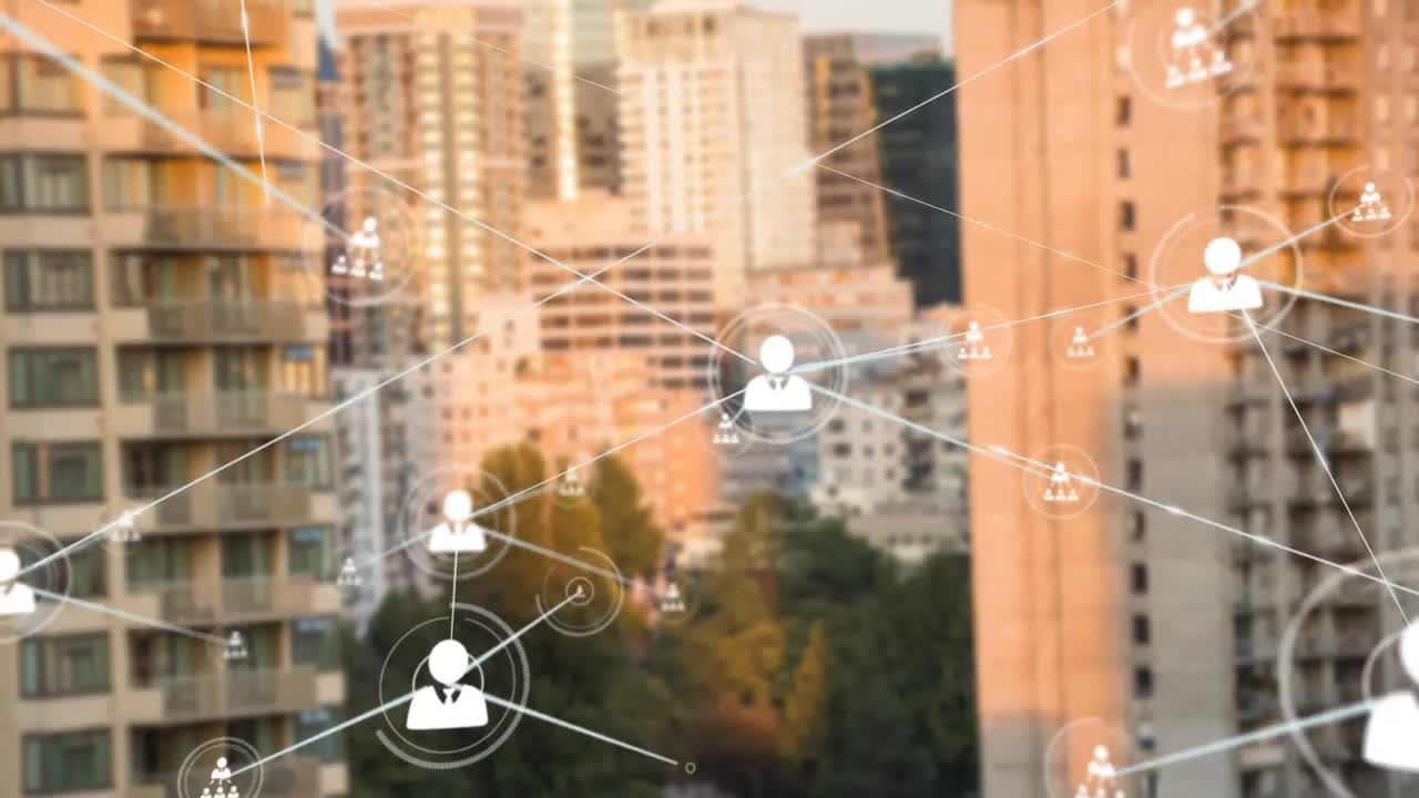 animación de la red de iconos de perfil contra edificios altos