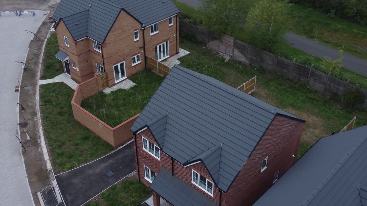 encuesta de propiedad por encima de la vista aérea del sitio de construcción de viviendas de barrio incompleto