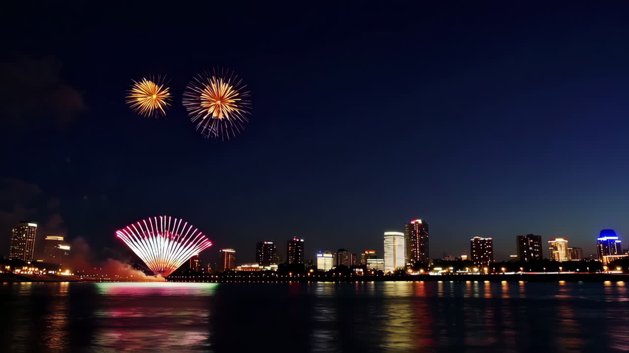 밤 에 도시 의 불꽃놀이