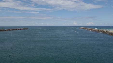 Fesselnder-Blick-Auf-Den-Pazifischen-Ozean-Und-Die-Spit-Gold-Coast-In-Queensland,-Australien-Im-Sommer