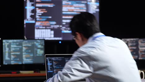 desarrollador de software en el trabajo