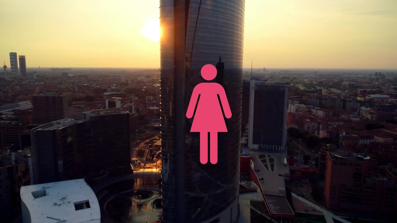 animación de un solo icono de mujer roja que aparece sobre el paisaje urbano moderno al atardecer