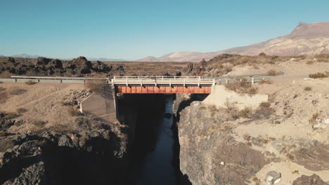 "la pasarela," a must-stop for travelers on ruta 40, offering an iconic bridge view and a captivating pause amid the journey