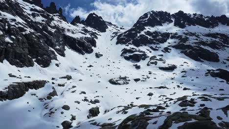 Mountain-ridge-covered-with-snow