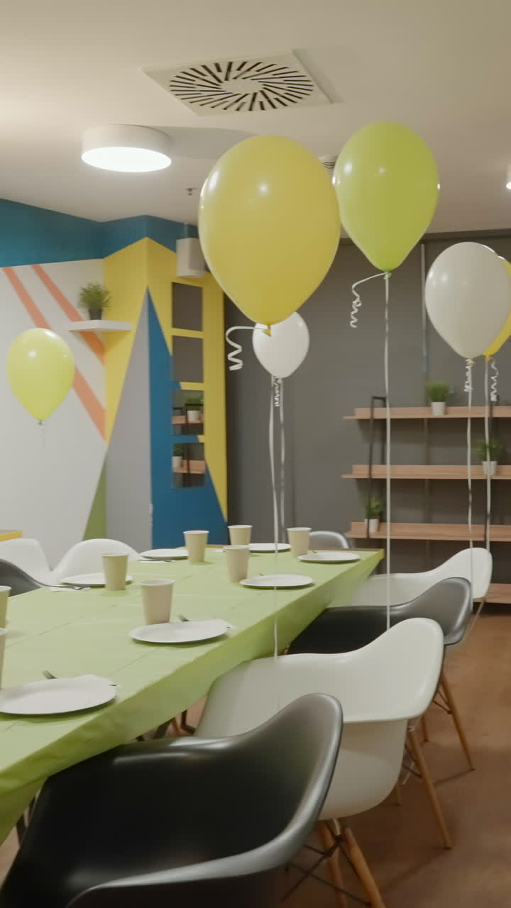 Party table with balloons