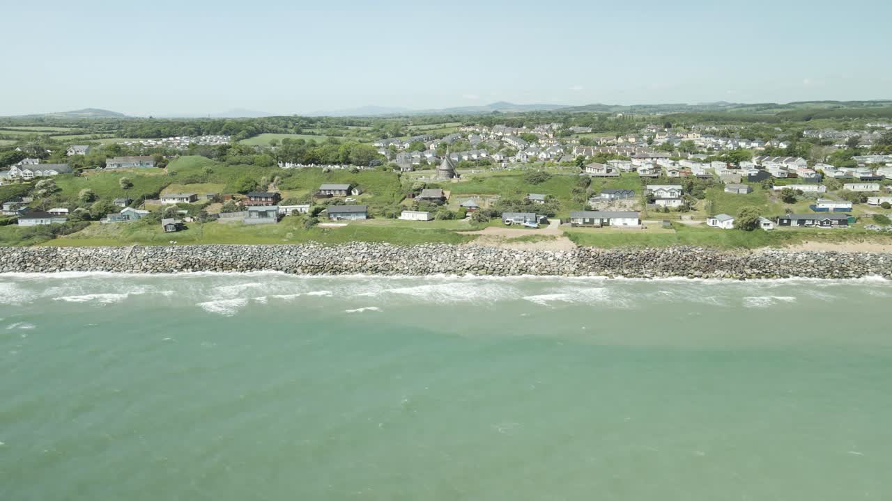 Vista aerea del villaggio vacanze Curtlestown nella contea di Wicklow, Irlanda
