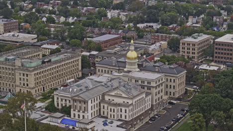 Trenton-Nueva-Jersey-Antena-V7-Vista-Ampliada-Vista-De-Pájaro-Sobrevuelo-Con-Drones-En-El-Centro-Alrededor-Del-Complejo-Histórico-Del-Edificio-Del-Capitolio-Estatal---Filmado-Con-Mavic-3-Pro-Cine---Septiembre-De-2023