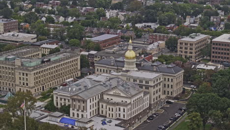 trenton, nueva jersey aerial v7 zoomado disparo pájaros vista visual drone sobrevuelo en el centro de la ciudad alrededor del histórico complejo del edificio del capitolio del estado - filmado con mavic 3 pro cine - septiembre 2023