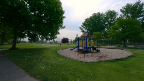 fpv del parque strathcona en el centro de vancouver canadá - drone