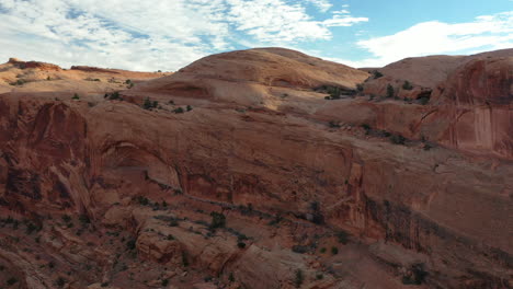 Luftaufnahme-über-Die-Bergkette-Neben-Dem-Colorado-River-Am-Grand-Canyon-Im-Abendsonnenlicht-In-Utah,-USA